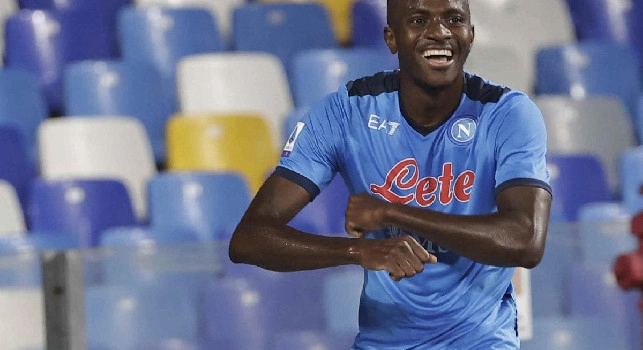 La Stampa - Street food ed un prezioso consiglio di Koulibaly: il trucco di Osimhen per girare indisturbato per Napoli