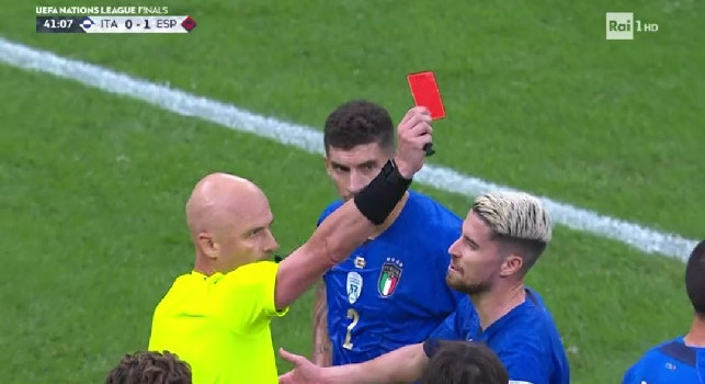 Italia-Spagna 0-2 dopo 45': pesa il rosso di Bonucci, Nazionale in dieci e sotto di due reti