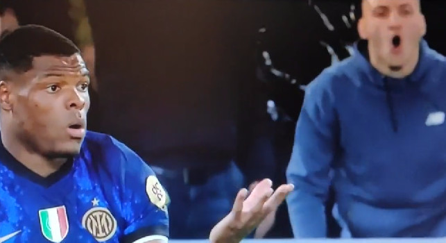 Lazio-Inter, tifoso beccato in pieno dalle telecamere! Episodio vergognoso | VIDEO
