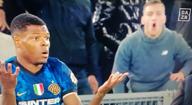 Lazio-Inter, Dumfries come Koulibaly: l'interista oggetto di razzismo da parte di un tifoso laziale [VIDEO]