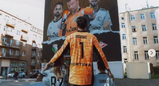 Il Legia provoca sui social: Napoli famosa per i suoi murales, a Varsavia abbiamo di meglio [FOTO]