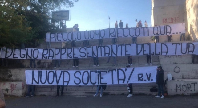 Roma-Napoli, Striscione contro Spalletti: Piccolo uomo rieccoti qua…degno rappresentante della tua nuova società [FOTO]