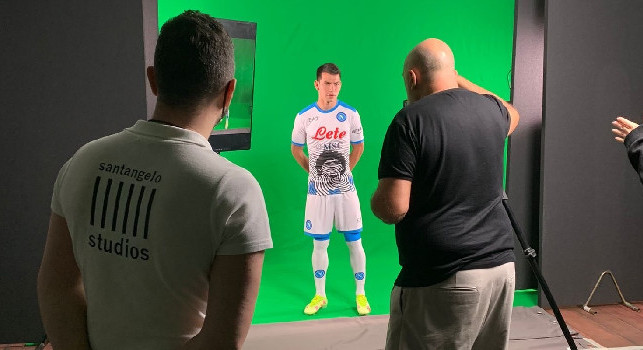 Cdm - Il Napoli ha chiesto alla Lega il permesso di utilizzare una maglia celebrativa per Maradona