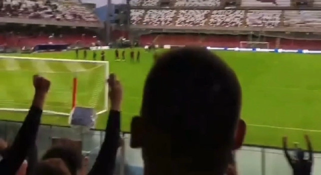 Chi non salta è napoletano, a Salerno cori contro gli azzurri