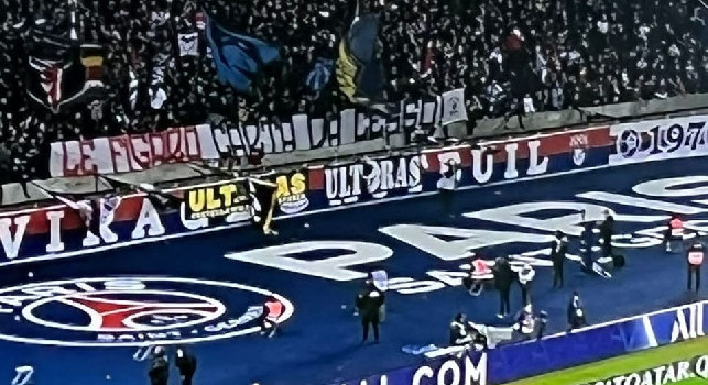 PSG-Nantes, banner of the Neapolitan Curva B in Paris against Le Figaro!  |  PHOTO