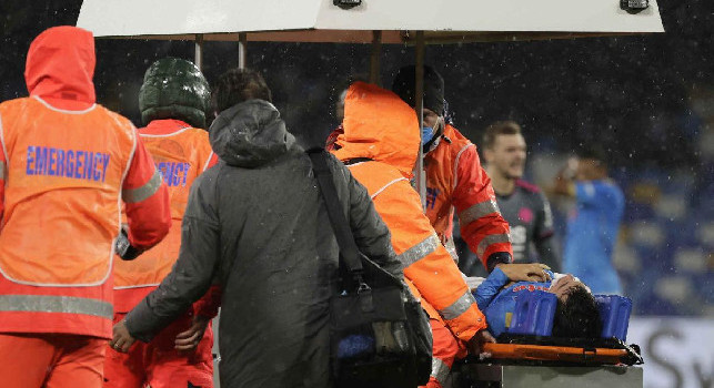 Attimi di paura per Lozano! CorSport: ci ha rimesso un dente! Collare per immobilizzarlo, tanto spavento prima della corsa al Cardarelli