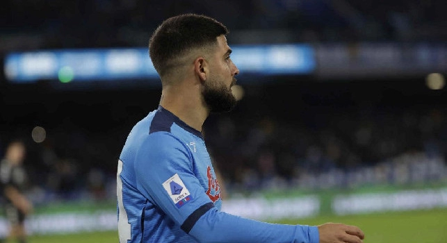 Problema muscolare per Insigne: il capitano azzurro lascia il campo, al suo posto Politano