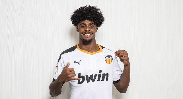 CdM - Idea rinforzo sulle corsie laterali, il Napoli pensa a Correia del Valencia
