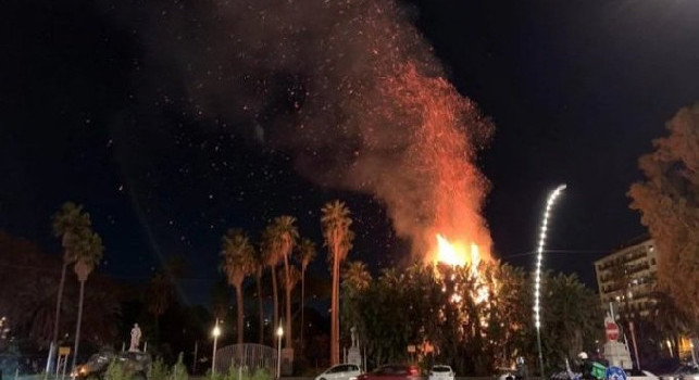 Incendio Villa Comunale Napoli