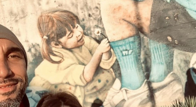 Dalma Maradona al Centro Paradiso di Soccavo davanti al murale che la ritrae [FOTO]