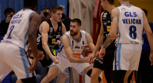 Gevi Napoli Basket, domani il recupero con Brindisi: Zerini negativo, per Velicka si decide all'ultimo. A fine partita termina il silenzio stampa