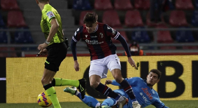 Moviola Bologna-Napoli 0-2, CorSport: poteva starci il rigore su Fabian. Manca un rosso a Soumaro