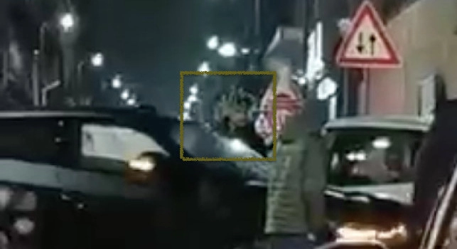 Napoli, disavventura per Kevin Malcuit: incidente a Sant'Antimo, il terzino azzurro sta bene [VIDEO]