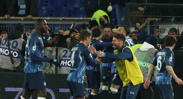 Dal vero Batman al...batman Osimhen, fino alla festa degli azzurri: le emozioni di Lazio-Napoli 1-2 [FOTOGALLERY CN24]