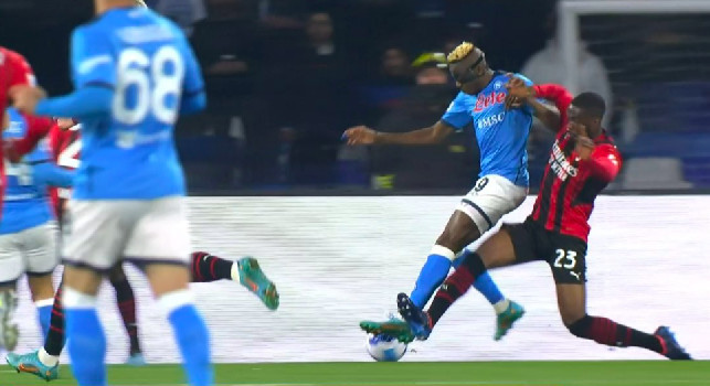 Moviola Napoli Milan, Bergonzi: Tomori su Osimhen è rigore! Non capisco perchè il VAR non richiami Orsato
