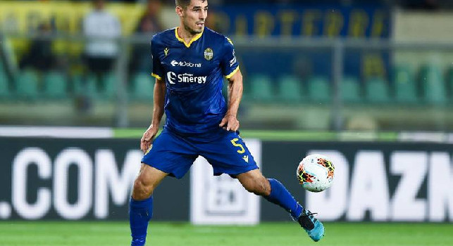 Hellas, il giustiziere del Napoli pu&ograve; lasciare Verona prima del match