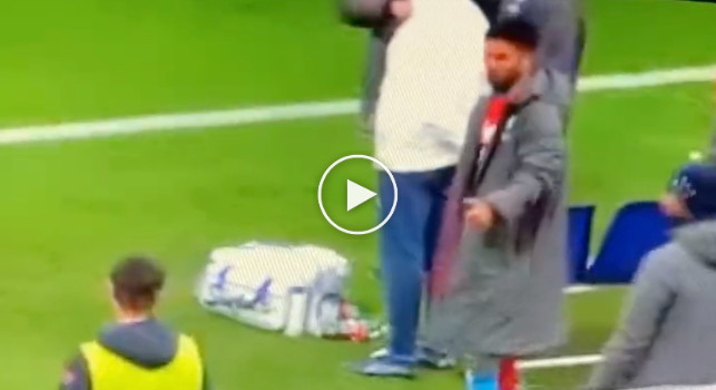 Napoli-Udinese, spunta il momento in cui Insigne si congratula con il raccattapalle! | VIDEO