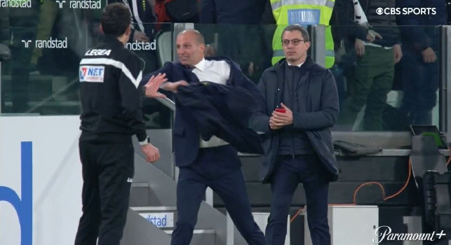 Sceneggiata Allegri, rigore per l'Inter da ripetere e Max fa volare la giacca | VIDEO