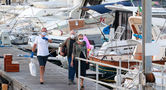 Repubblica - Timore contestazioni, De Laurentiis viaggia da Ischia in cabina comandante aliscafo