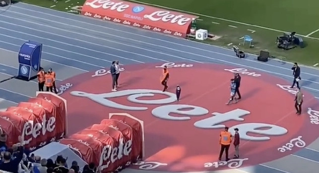 Ol&egrave;, Ciro, Ciro!. Fischi per la squadra, Mertens unico a ricevere cori e applausi del Maradona | VIDEO
