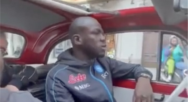 Fantastico Koulibaly, ecco come ha lasciato lo stadio dopo Napoli-Sassuolo | VIDEO