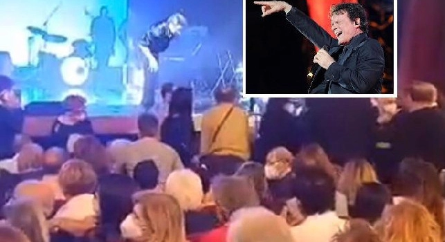 Come sta Massimo Ranieri? Le condizioni dopo la caduta al Teatro Diana | VIDEO