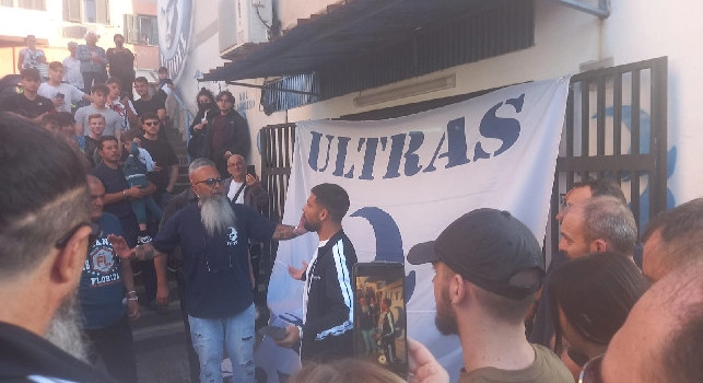 Regalo Ultras Napoli 1972 a Insigne: Rispettiamo la tua decisione, hai onorato la maglia | VIDEO ESCLUSIVO