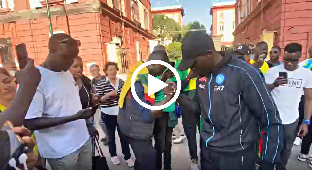 Festa a sorpresa per Koulibaly: il senegalese incontra i suoi connazionali al Maradona | FOTO E VIDEO CN24