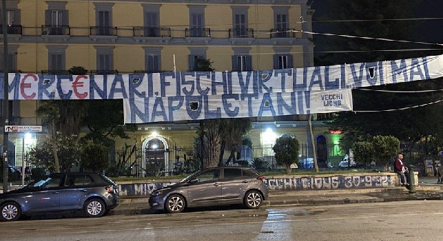 Striscione a Napoli