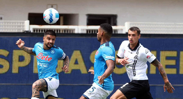 La Verità attacca Insigne: lascia Napoli per un campionato di figurine. Poi dicono che i soldi non sono tutto