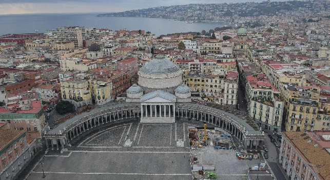 Capodanno a Napoli, i divieti in piazza Plebiscito e Lungomare