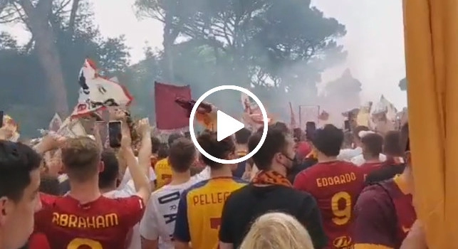 Roma, cori razzisti