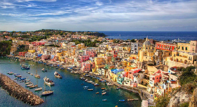 Procida ospita <i>Una vita per la cultura</i>, tra i premiati Aurelio De Laurentiis