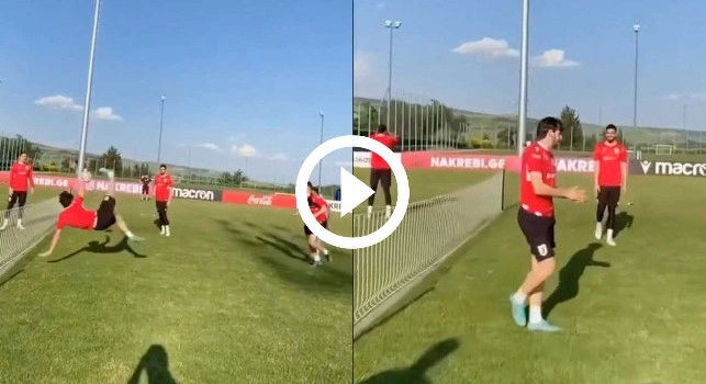 Kvaratskhelia show anche in Nazionale: semirovesciata e applausi al calcio tennis! | VIDEO
