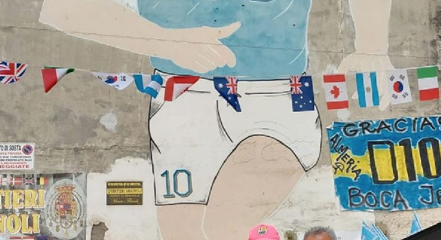 Bagni al murales di Maradona: Ho atteso tanto, si respira un'aria unica