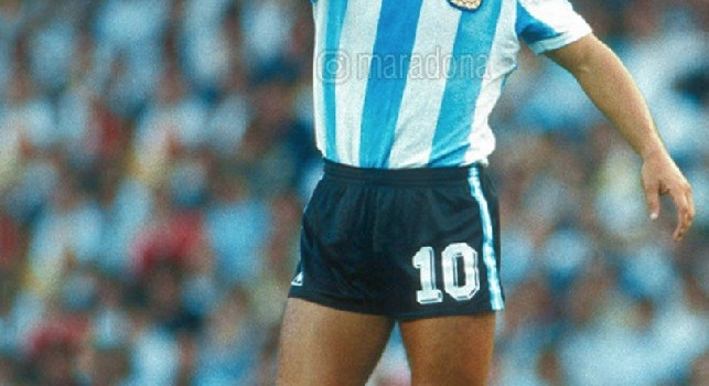 Maradona, 40 anni fa il debutto in un Mondiale: Amore incondizionato | FOTO