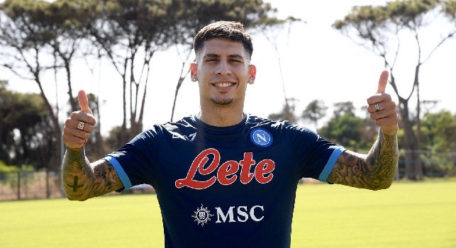 Ciao a tutti, forza Napoli sempre: prime parole in azzurro per Mathias Olivera | FOTO & VIDEO