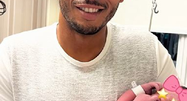 Fiocco rosa in casa Napoli, è nata Maya Jesus! | FOTO