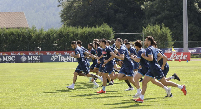 Dimaro, mattina giorno 7: Olivera in gruppo, Juan Jesus assente! Palestra per Petagna, Politano fa scatenare Carciato | VIDEO