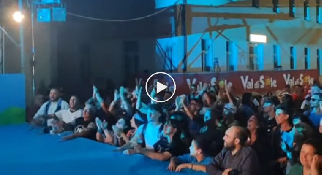 “De Laurentiis, vattene a Bari!”: dopo la presentazione del Napoli parte il coro dei tifosi contro ADL | VIDEO