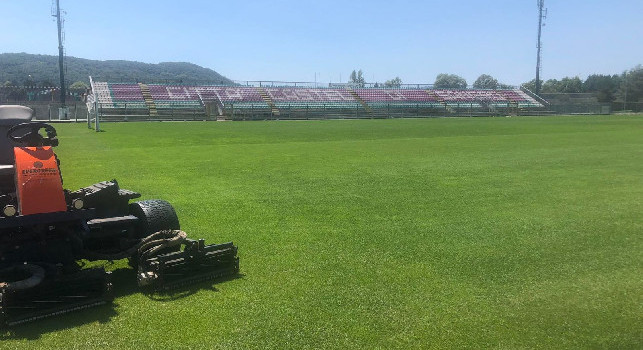 Tutto pronto a Castel di Sangro per l'arrivo del Napoli, terreno dello stadio in perfette condizioni | FOTO CN24