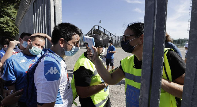 Amichevoli a 30-40 euro, Repubblica accusa: Napoli? Di rimetterci non se ne parla! Tocca ai tifosi sostenere, gli abruzzesi se ne lavano le mani