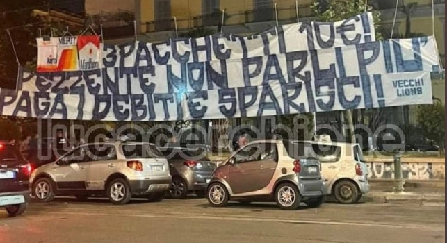 Striscione Vecchi Lions contro De Laurentiis e riferimento a Kim: 3 pacchetti 10 euro, non parli pi&ugrave;?