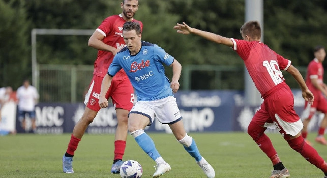 Auriemma: Il Napoli a 38 milioni cede Zielinski al West Ham. Il polacco &egrave; stato proposto anche al Bayern