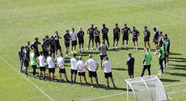 Ritiro Castel di Sangro Napoli, giorno 3: dal <i>cerchio magico</i> alle magie in campo, tutti gli scatti della seduta | FOTOGALLERY