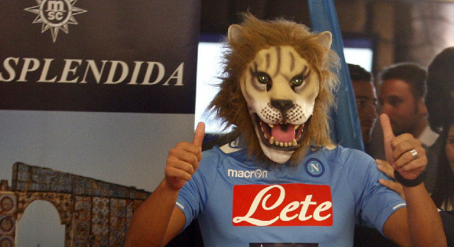 Inler a CalcioNapoli24: La presentazione con la maschera da leone? De Laurentiis la prese da Lavezzi... | VIDEO