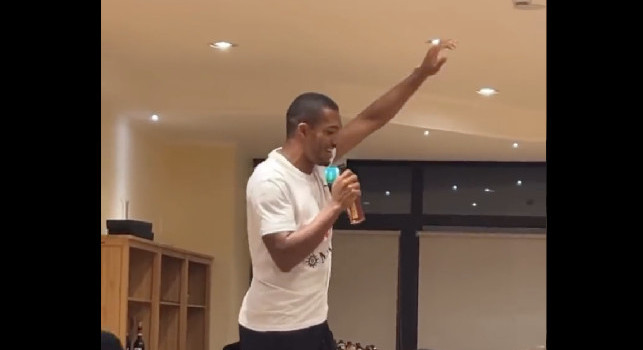 Esibizione anche per Juan Jesus in ritiro: tormentone brasiliano per il difensore | VIDEO
