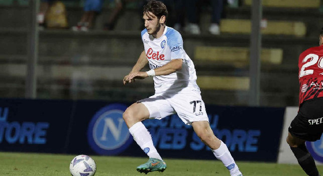 Kvaratskhelia: Prometto una cosa ai tifosi del Napoli. Lavoriamo per farci trovare pronti alla prima di A
