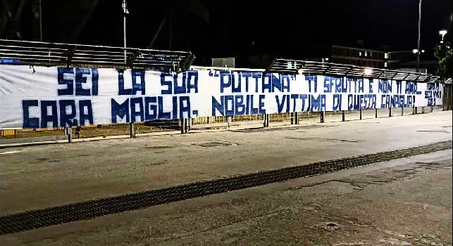 Striscione Napoli De Laurentiis