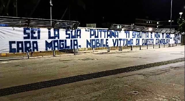 Striscione Napoli De Laurentiis